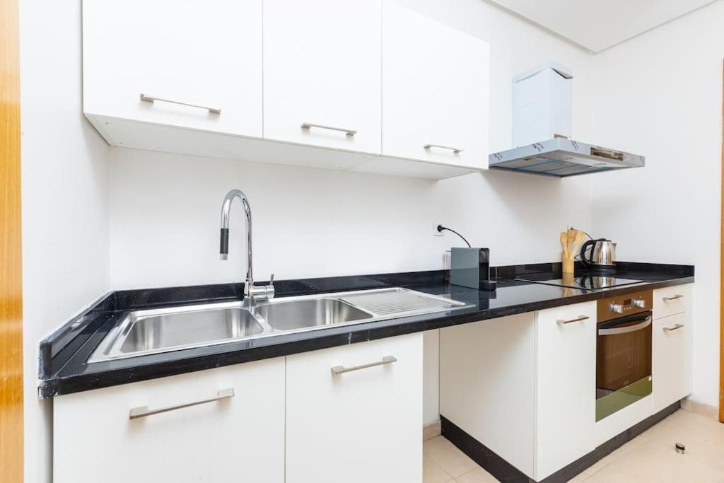 Modern 2Br Retreat In Marina Sale Luxury Living Διαμέρισμα Hajja Εξωτερικό φωτογραφία