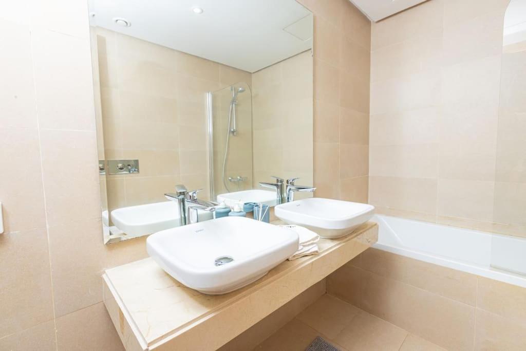Modern 2Br Retreat In Marina Sale Luxury Living Διαμέρισμα Hajja Εξωτερικό φωτογραφία